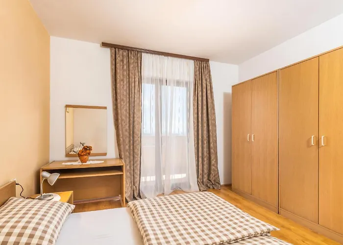 Apartman Gorgeous In Krk With Wifi *