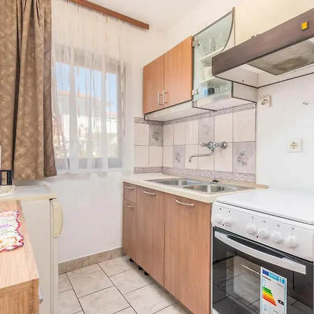 Gorgeous In Krk With Wifi Apartmán